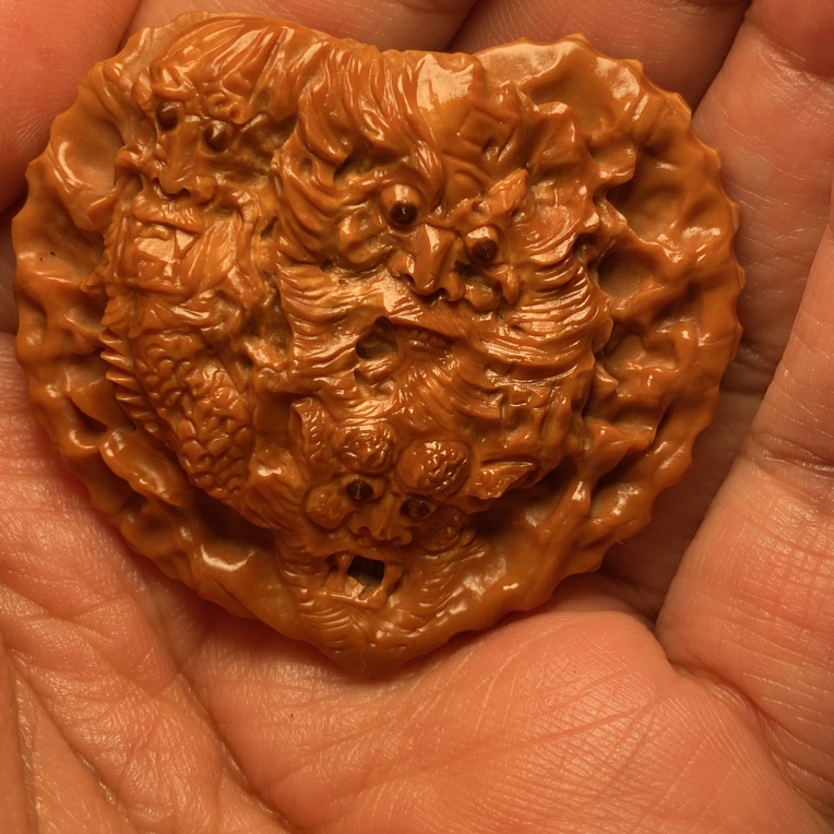 福利苏工核雕，纯手工雕刻，双面核桃雕御龙钟馗伏魔，个性十足