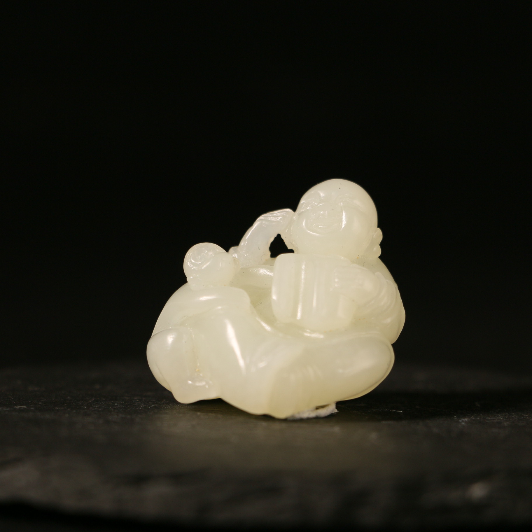 18F211   清   白玉随行圆雕童子把件