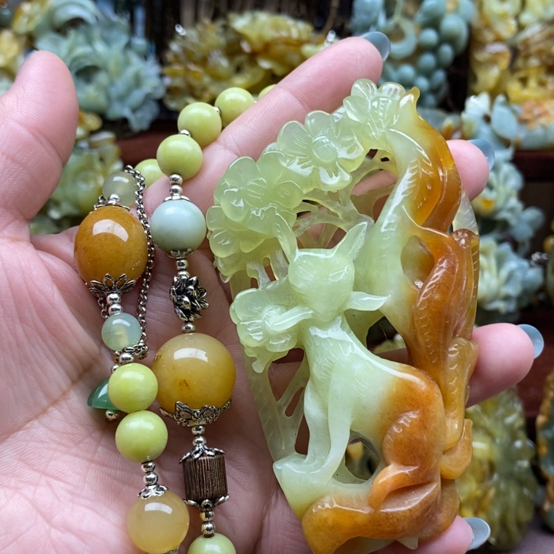 蛇纹石玉颈饰未镶嵌