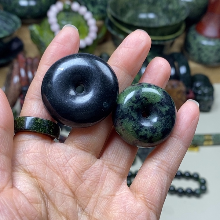 蛇纹石玉未镶嵌项链药王石平安扣2个