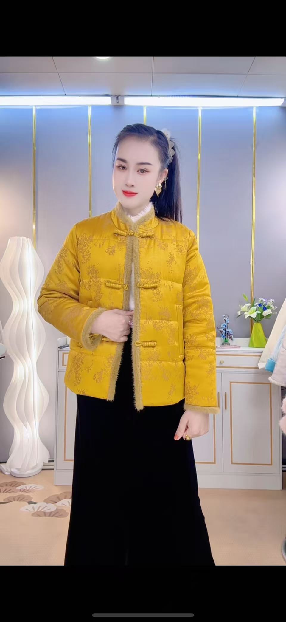 2025年秋冬新款立领加绒减龄纯色提花休闲外套