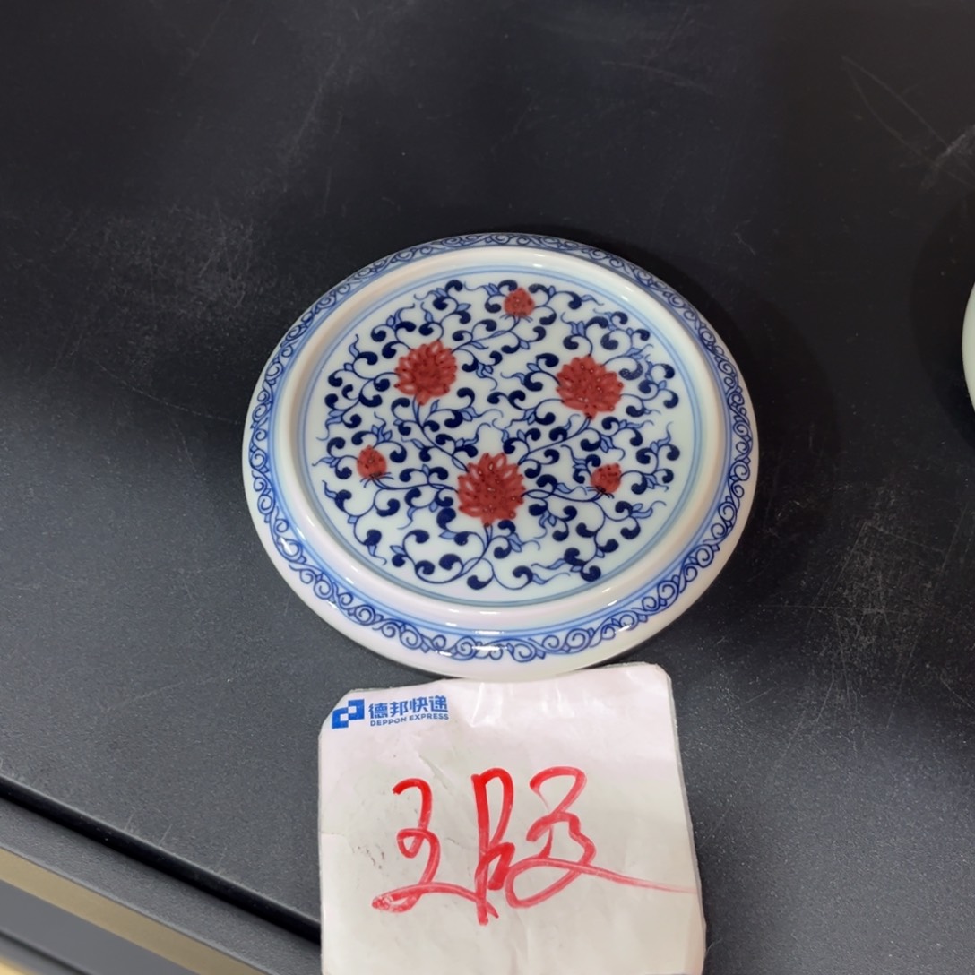 青花釉里红缠枝莲盖置