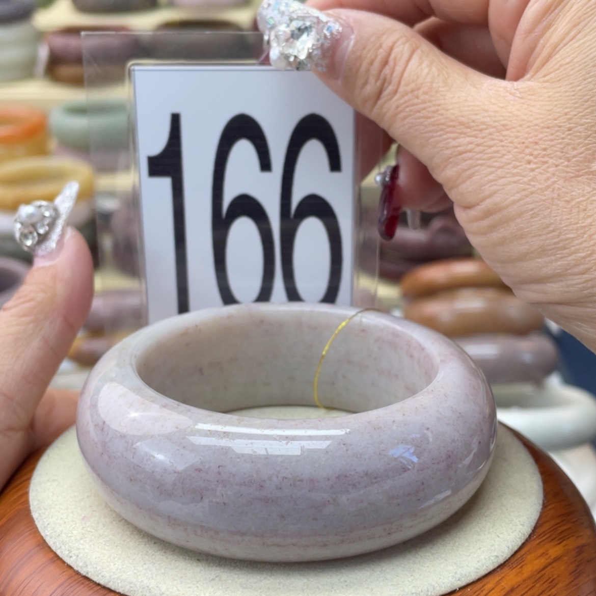 【闪购商品】石英质玉手镯未镶嵌