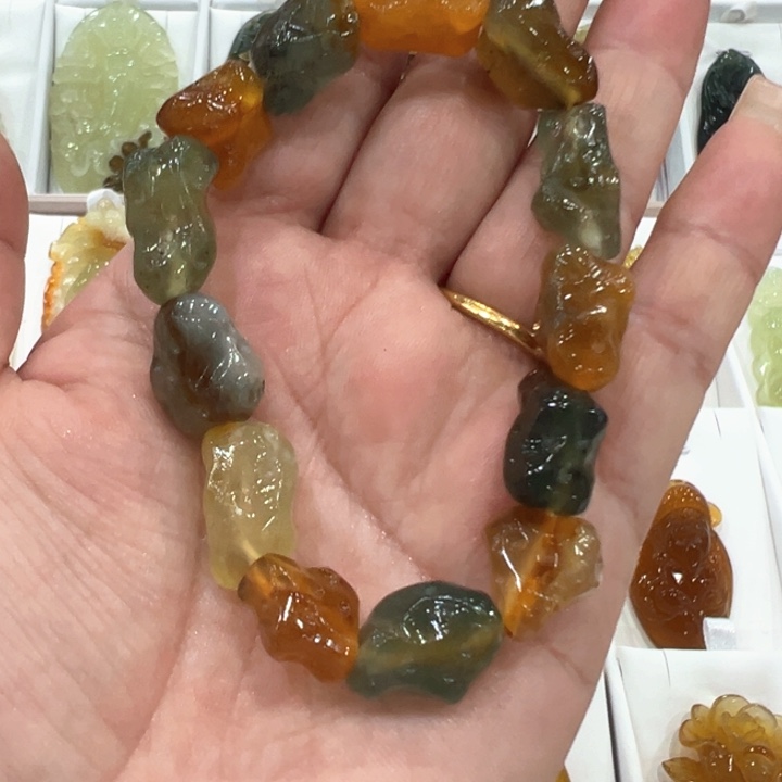 蛇纹石玉未镶嵌颈饰