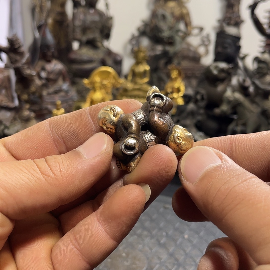 宝***》背光。                  1