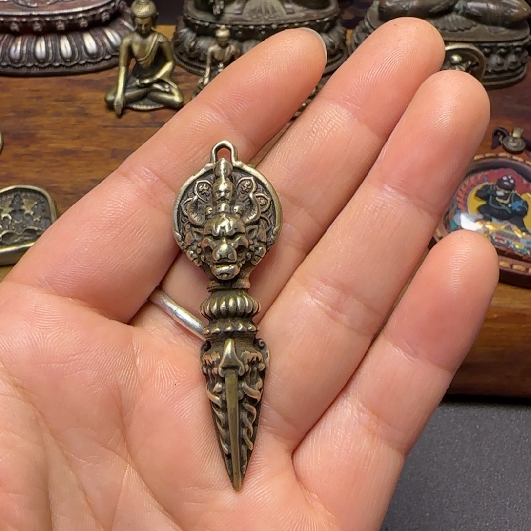 巴***爷泥塑藏传牌子……藏传牌子