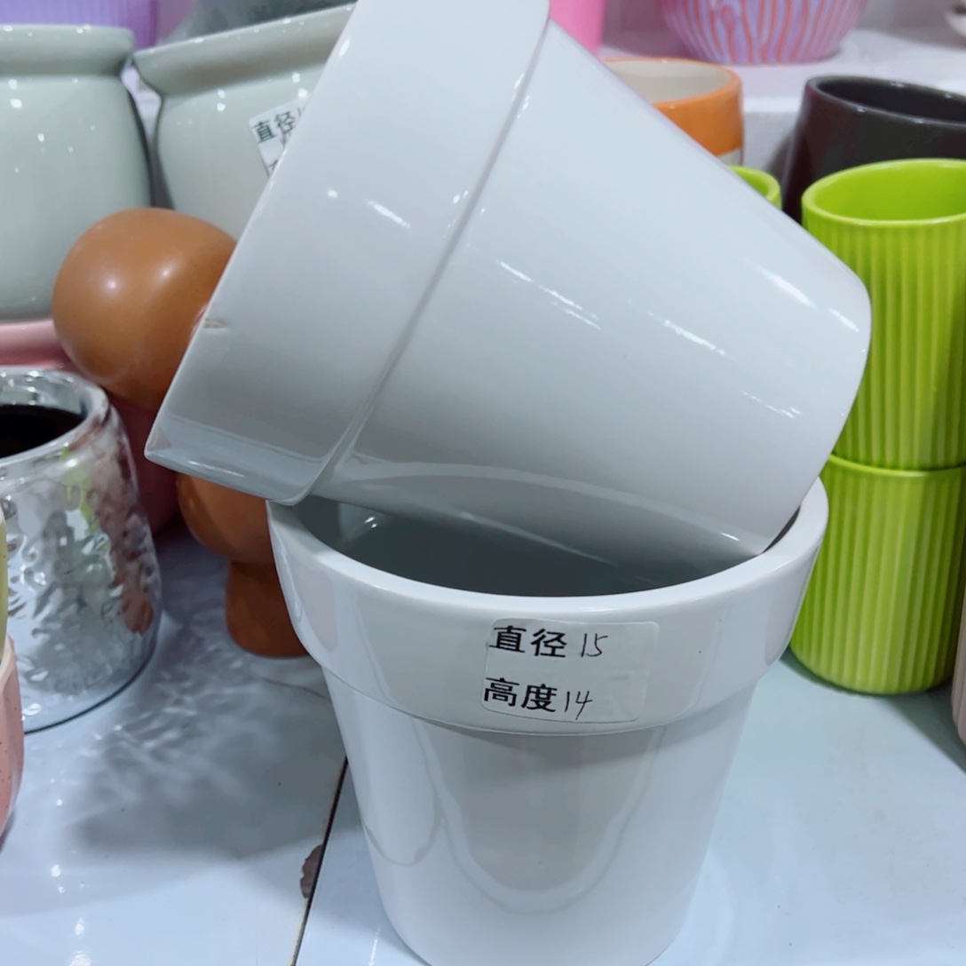 有孔，陶瓷花盆满10米包邮发货。