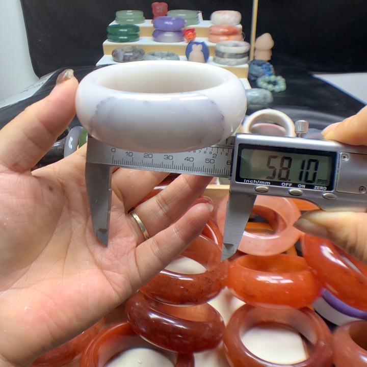 未镶嵌手镯石英质玉