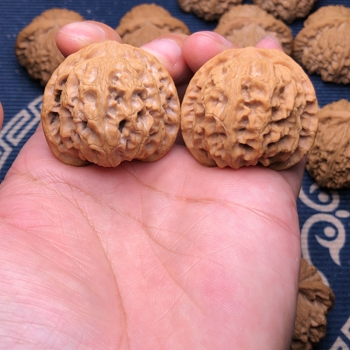 文玩核桃吊坠苹果园