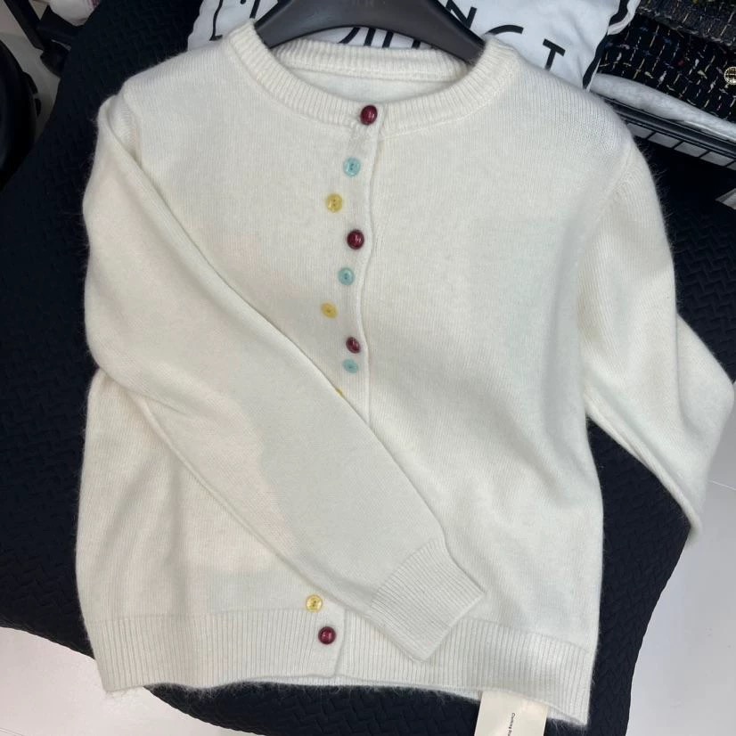 【聿言女装福利款】蜜熊绒彩扣毛衣