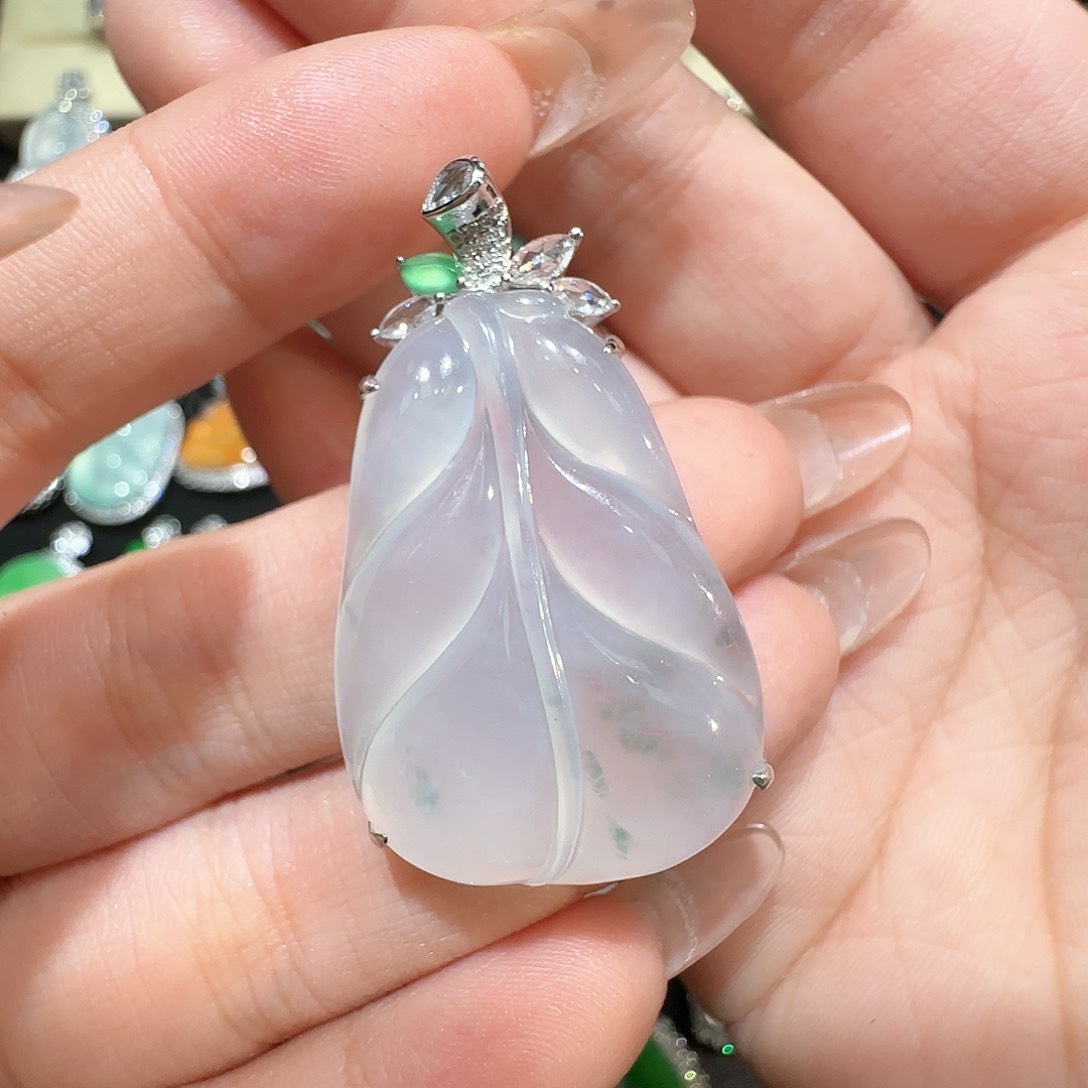 【闪购商品】颈饰18K金镶嵌翡翠