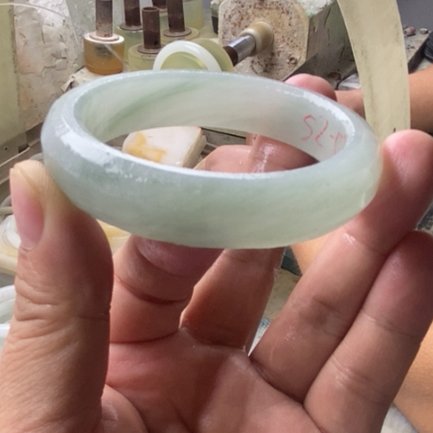 石英质玉（金丝玉）未镶嵌手镯加工定制