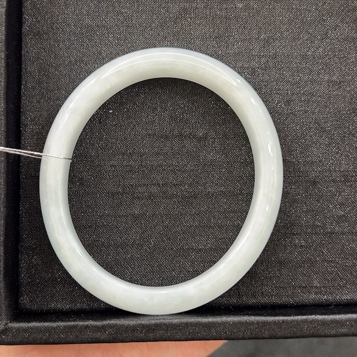 翡翠手镯未镶嵌翡翠手镯