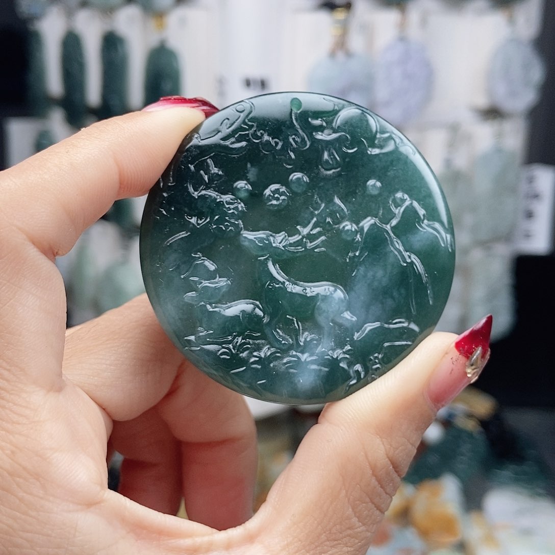 翡翠颈饰未镶嵌翡翠