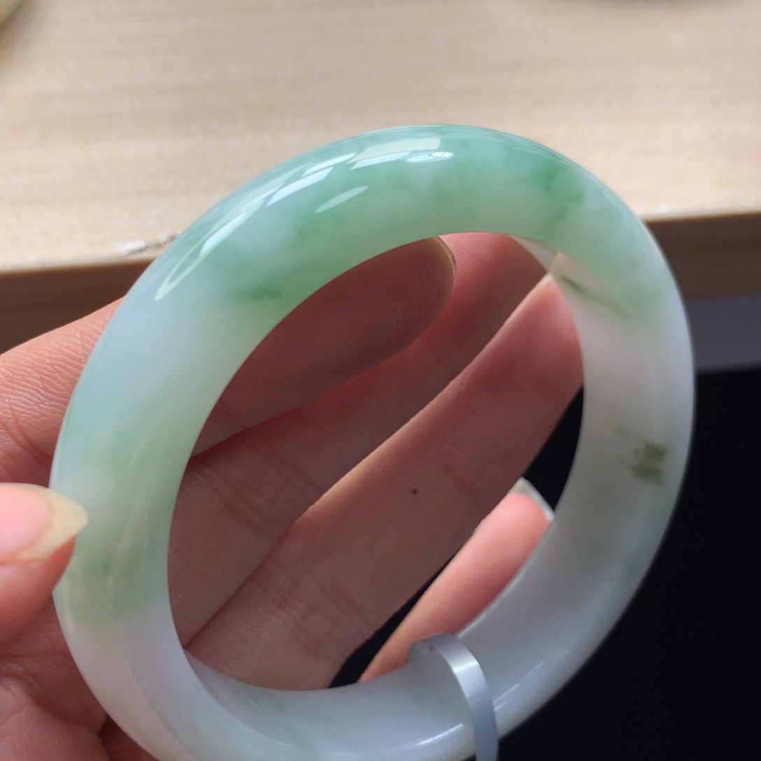 未镶嵌手镯翡翠手镯