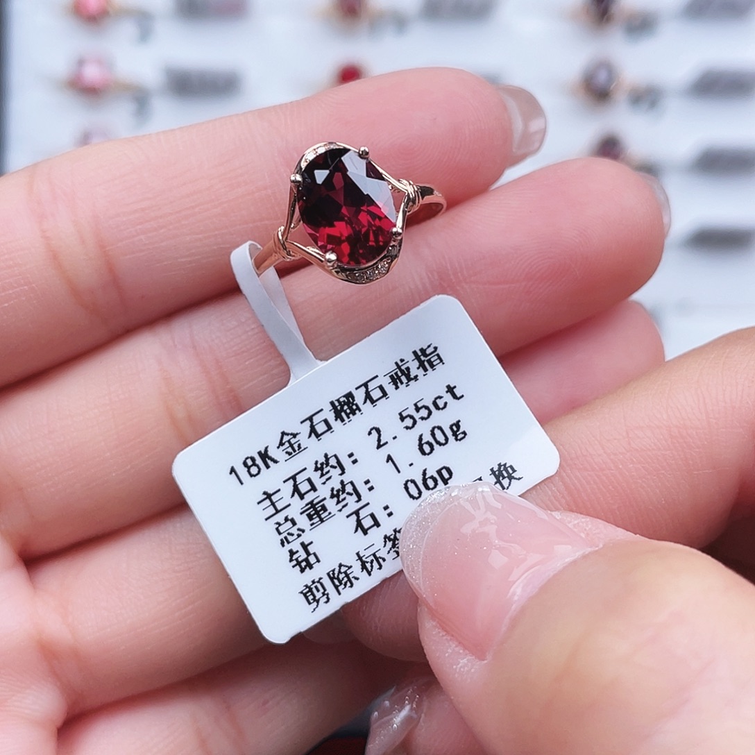 戒指18K金镶嵌石榴石