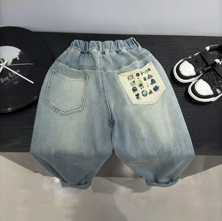 2025新款春秋款后袋卡通印花牛仔裤时尚洋气休闲韩版百搭儿童