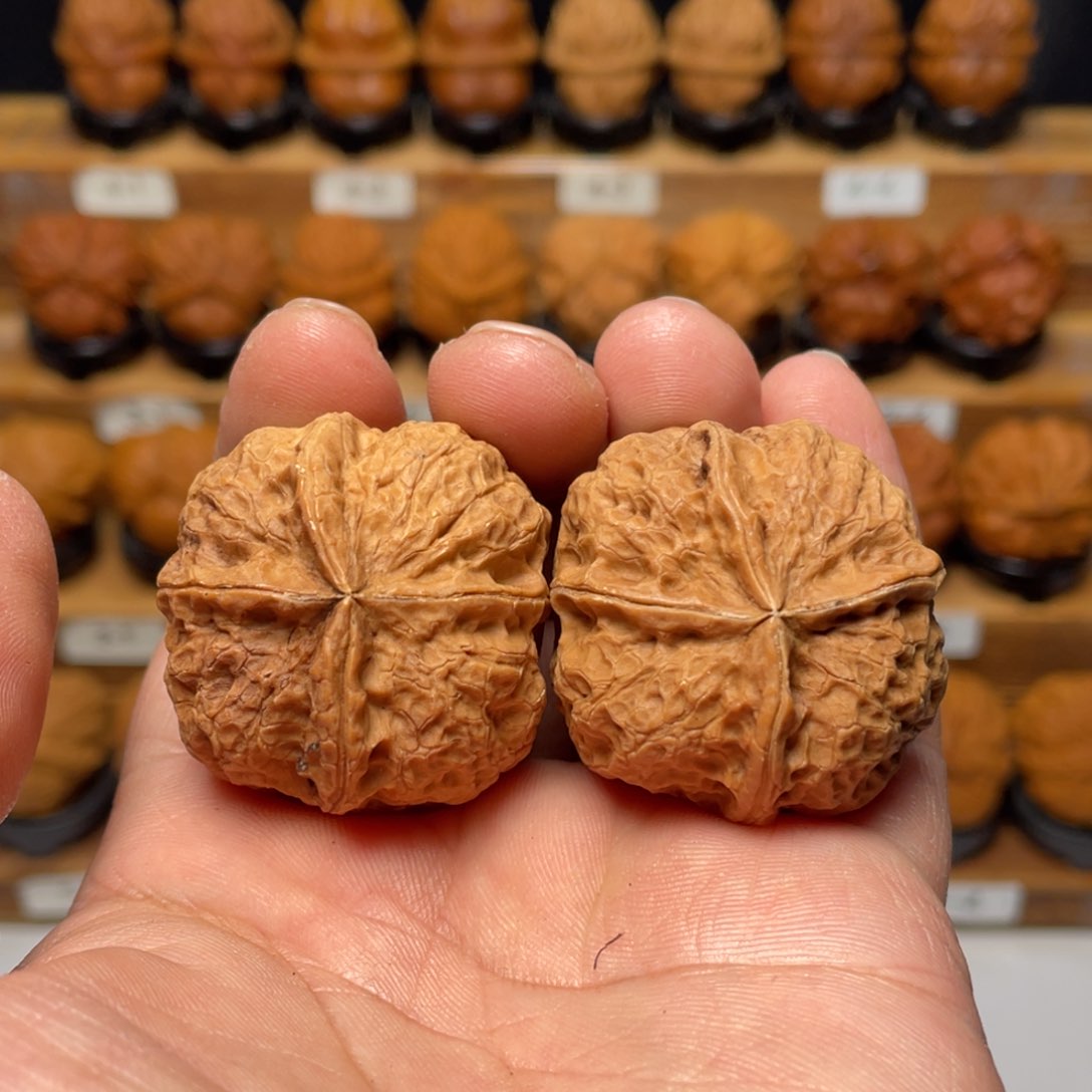 文玩核桃吊坠四棱