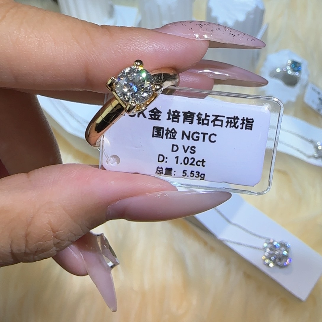 实验室培育钻石18K金镶嵌牛头