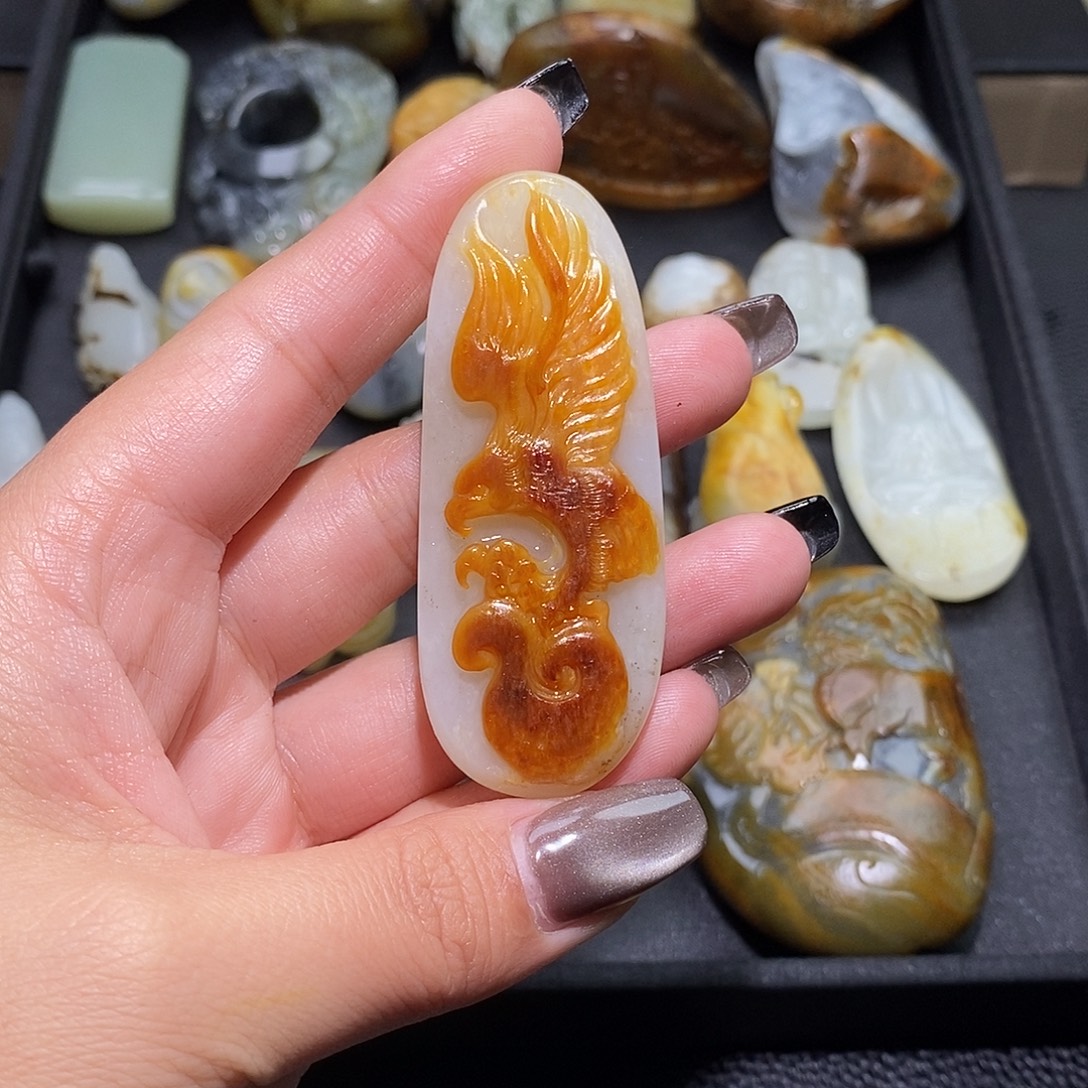 王***和田玉未镶嵌颈饰