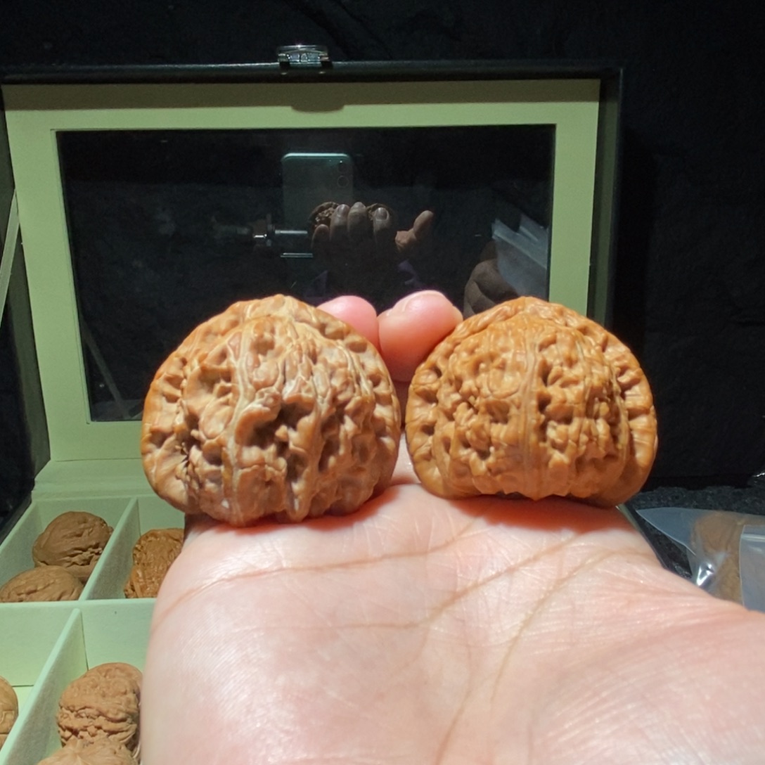 排***长文玩核桃吊坠三角白