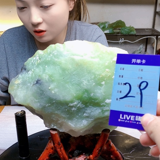 【闪购商品】蛇纹石玉未镶嵌原石