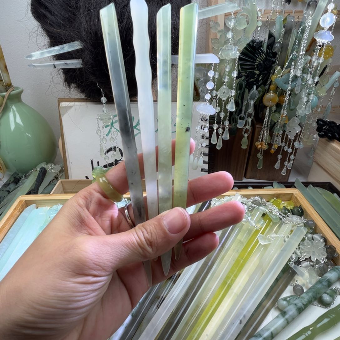 蛇纹石玉发饰未镶嵌长度15以上，四支