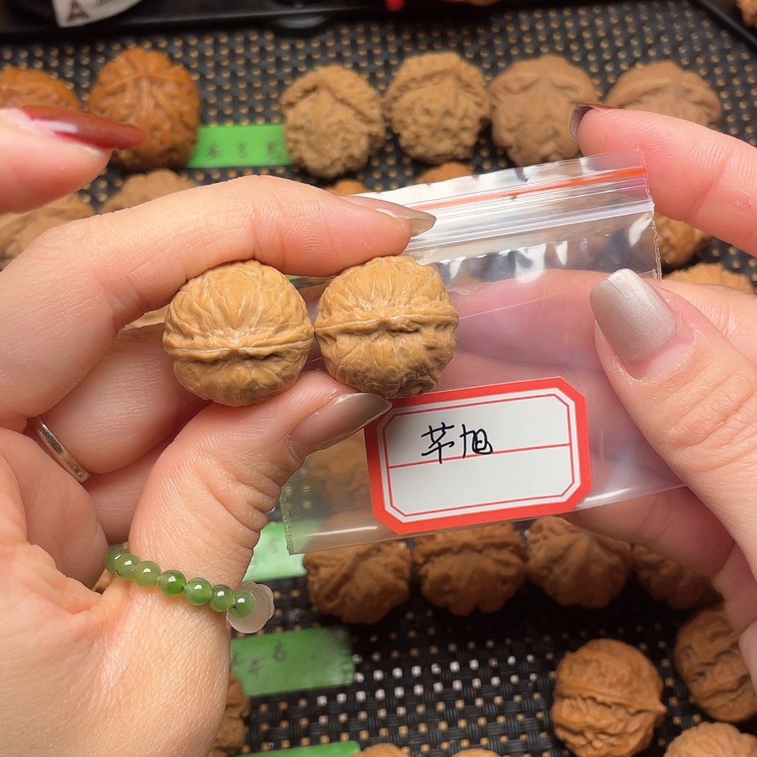 文玩核桃吊坠芊***糖22尺全品小瓷娃娃