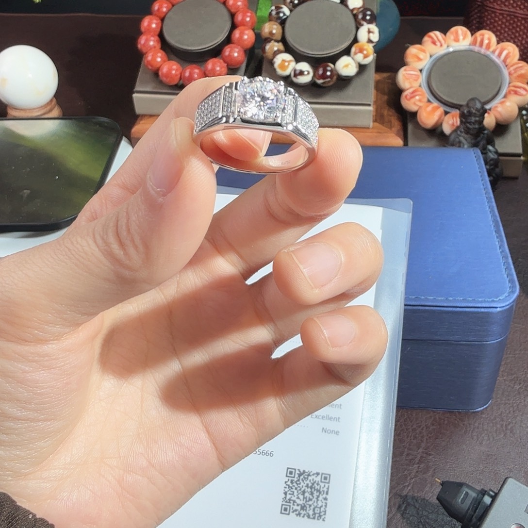 合成碳硅石纯铜特色