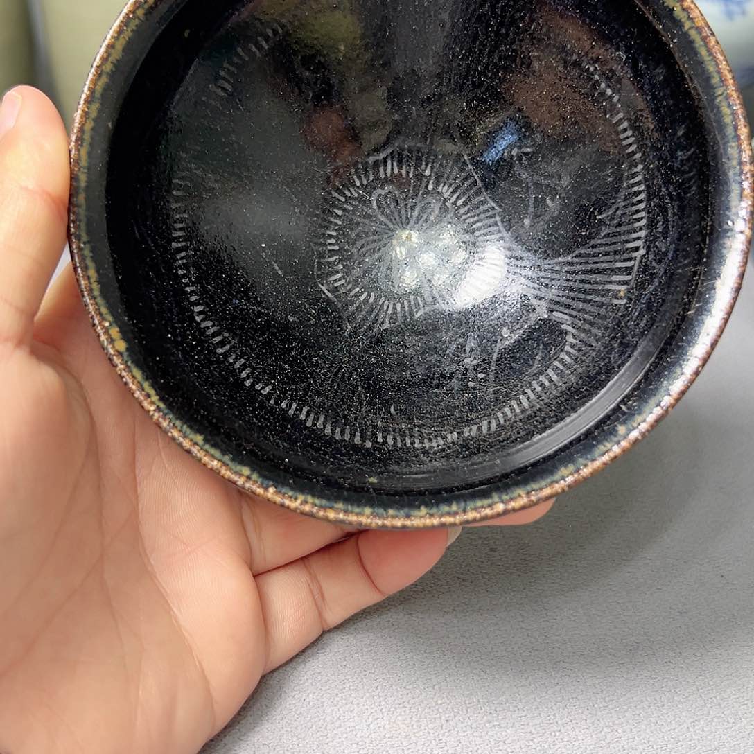 茶盏黑釉描银的小盏一个