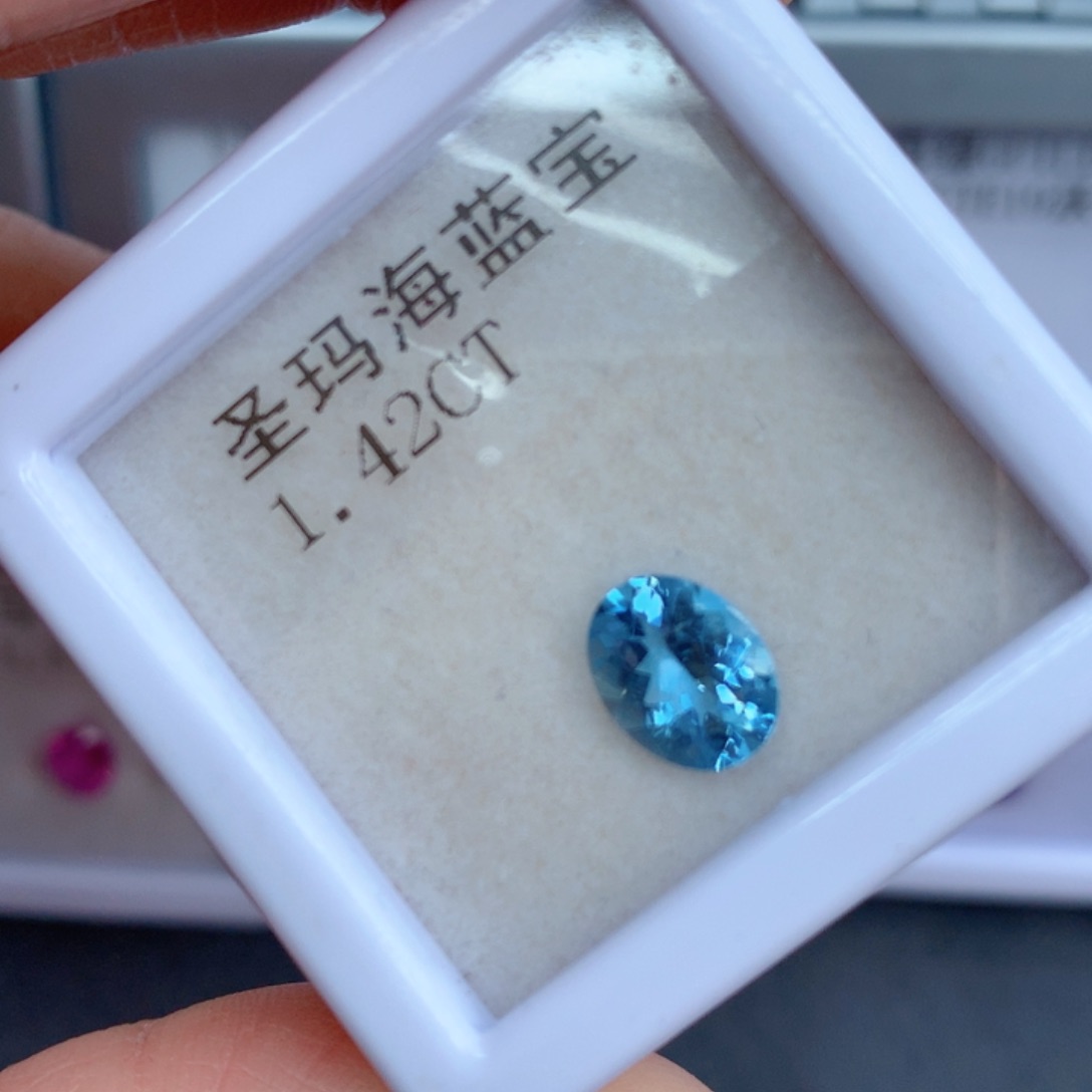未镶嵌笔搁海蓝宝石1.42克拉裸石