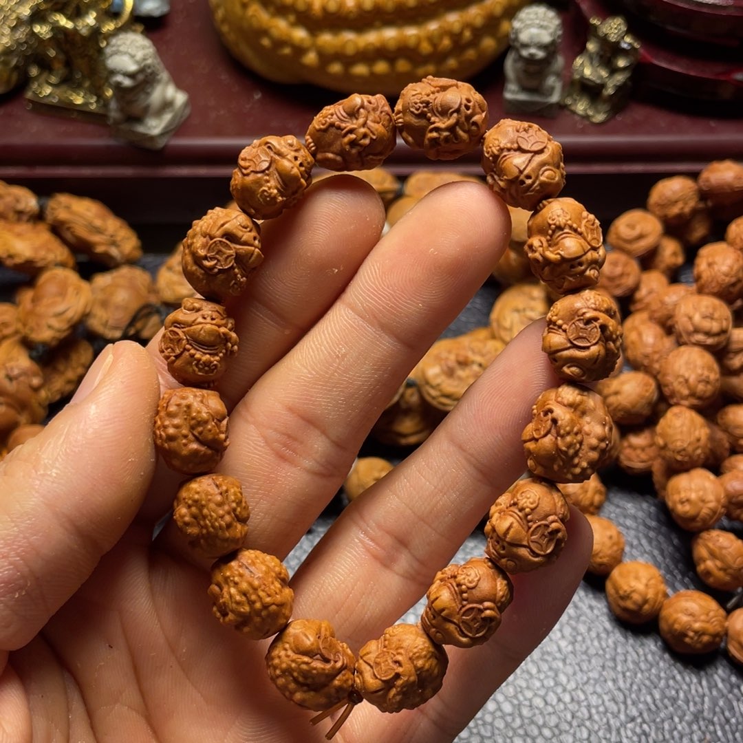 龙纹桃核雕刻瑕疵烟斗金蟾