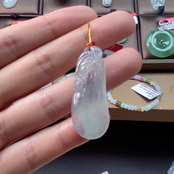 翡翠颈饰未镶嵌瓜