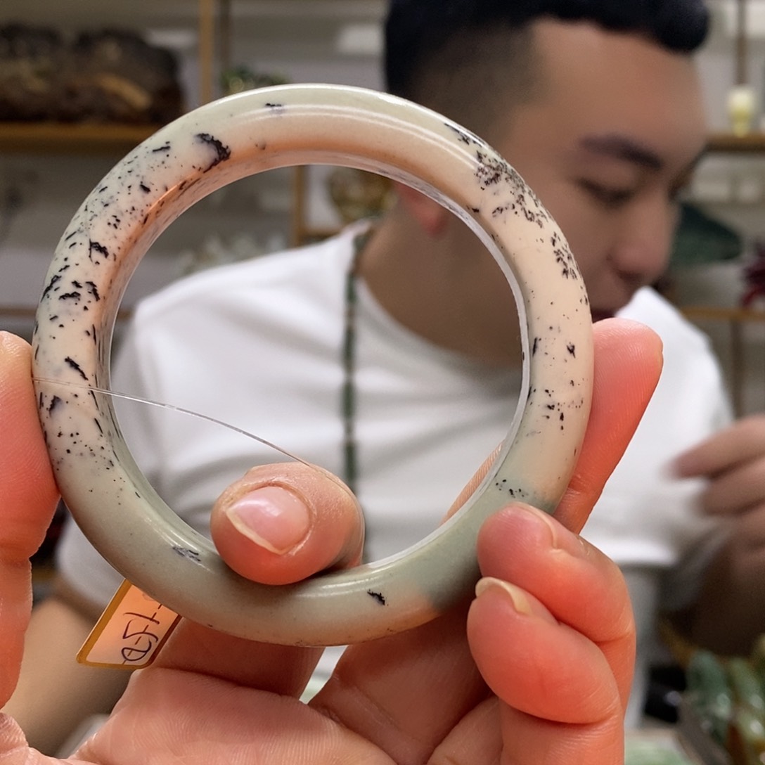 蛇纹石玉手镯草58口未镶嵌