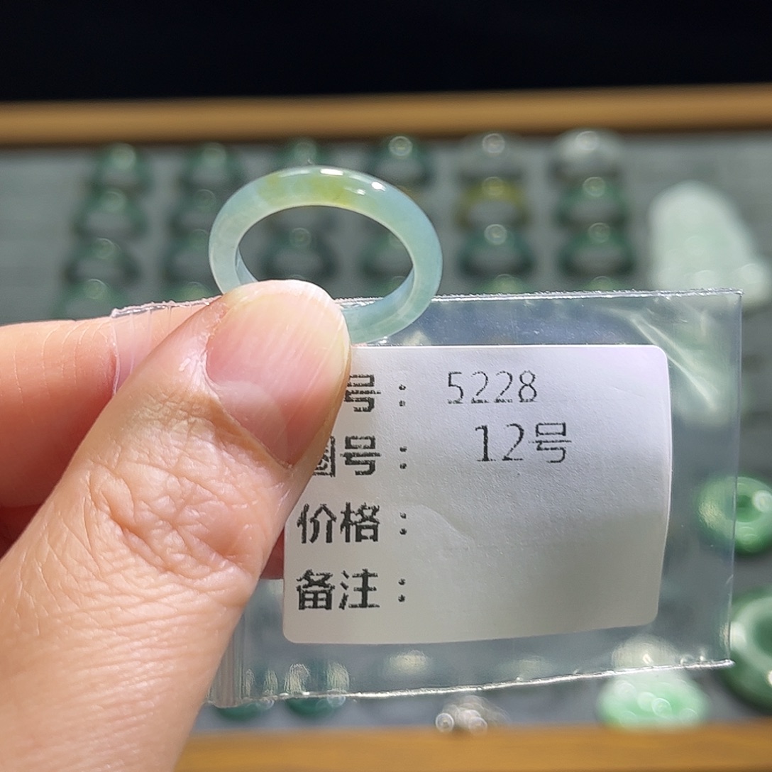 翡翠未镶嵌戒指5228。   
