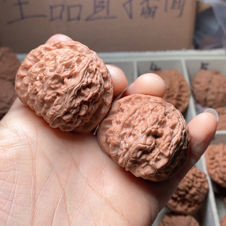 文玩核桃吊坠张*饽白狮子