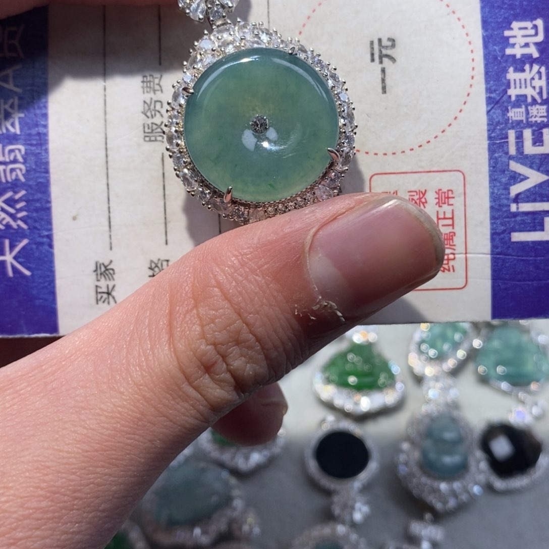 翡翠颈饰未镶嵌翡翠