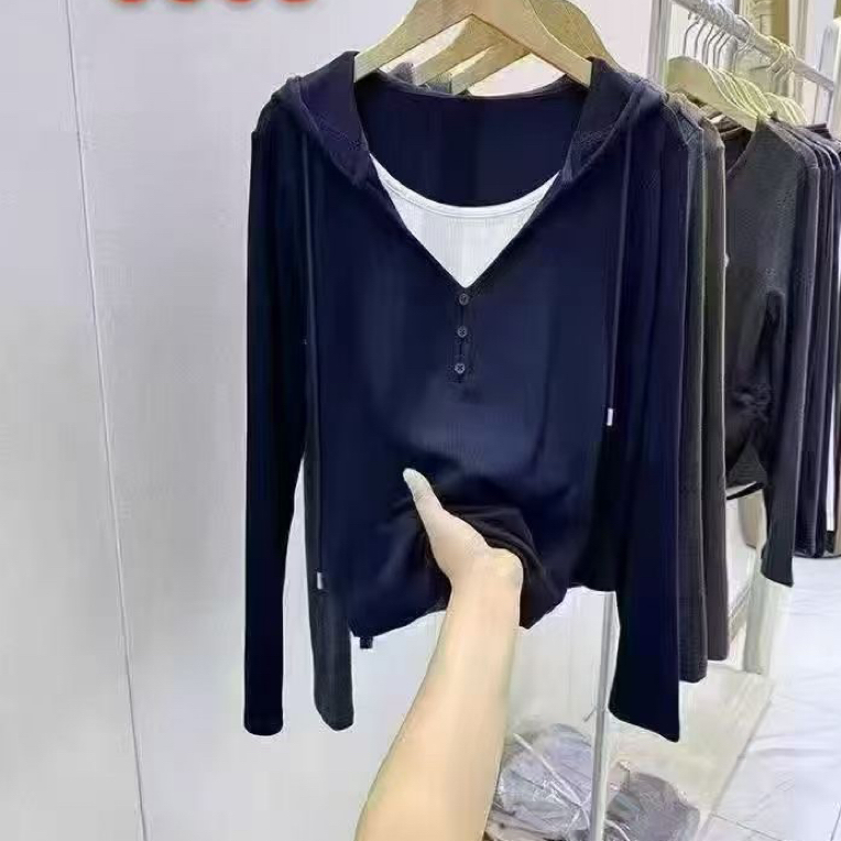 银弟，拼接假两件高弹扣子连帽上衣