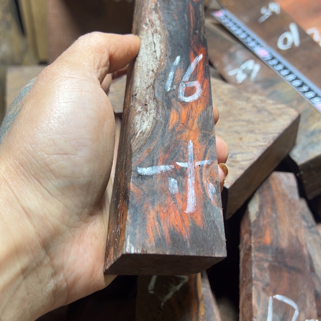 一***，交趾黄檀（大红酸枝）