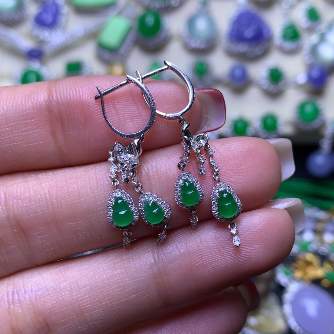 18K金镶嵌翡翠耳饰