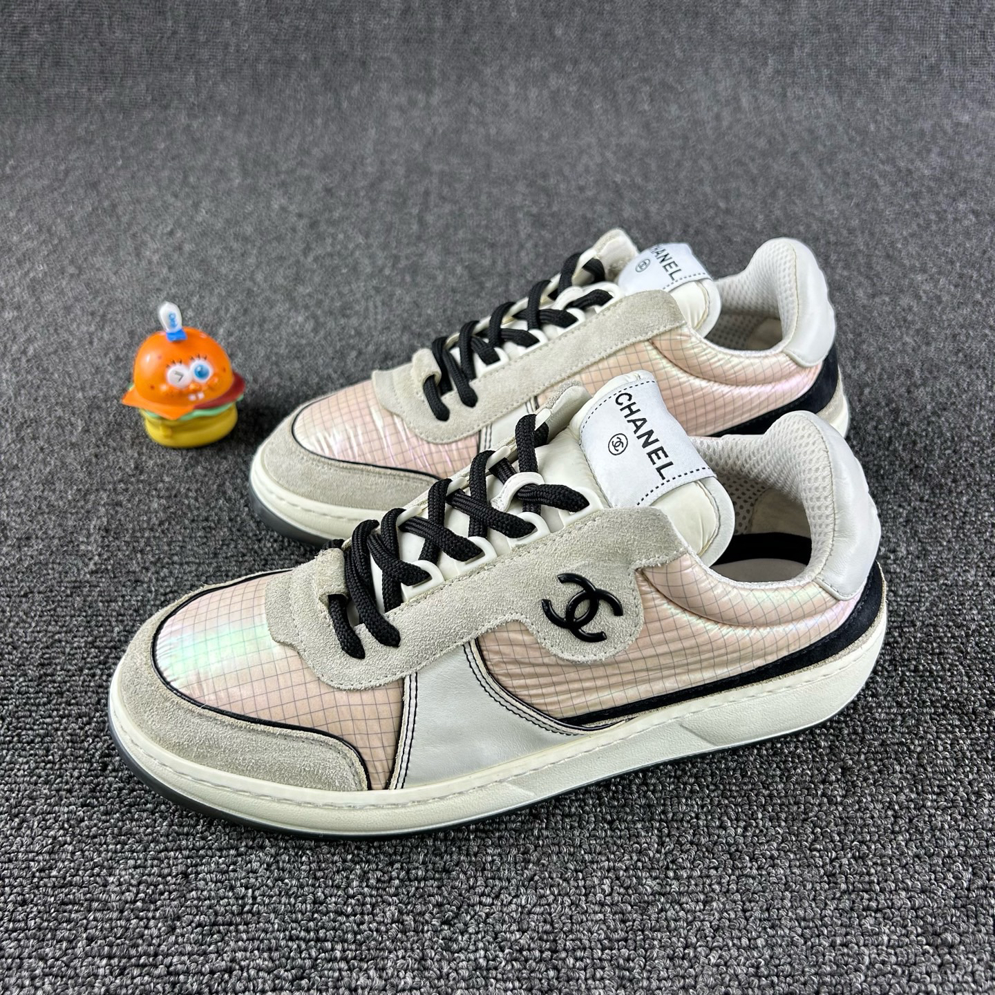 95新 Chanel/香奈儿 23P白粉休闲鞋37.5码 HB4893