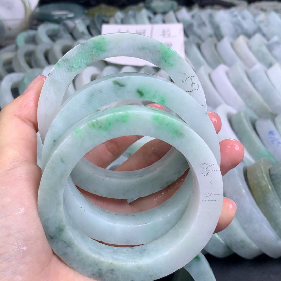 定制翡翠未镶嵌翡翠手镯定制