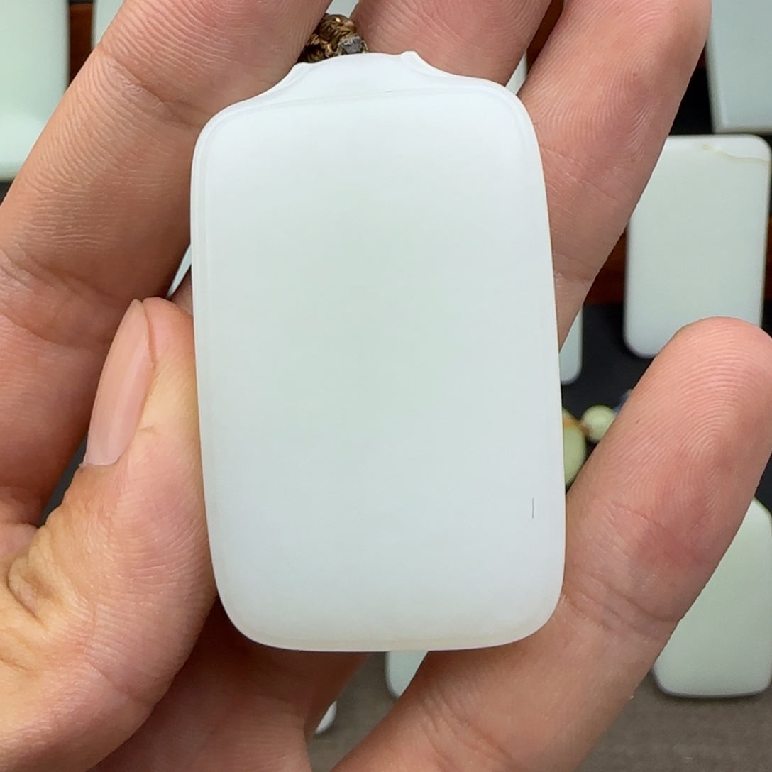 承***水和田玉未镶嵌颈饰