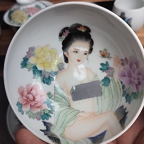 陶瓷手绘美女杯子