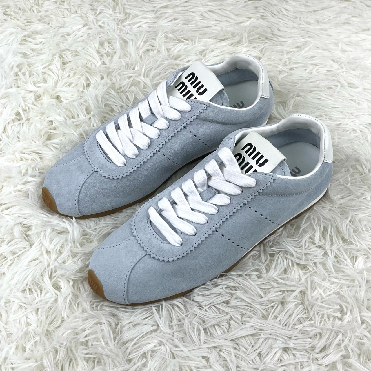 全新未使用 MIU MIU/缪缪 Plume 雾霾蓝德训鞋37码12581852