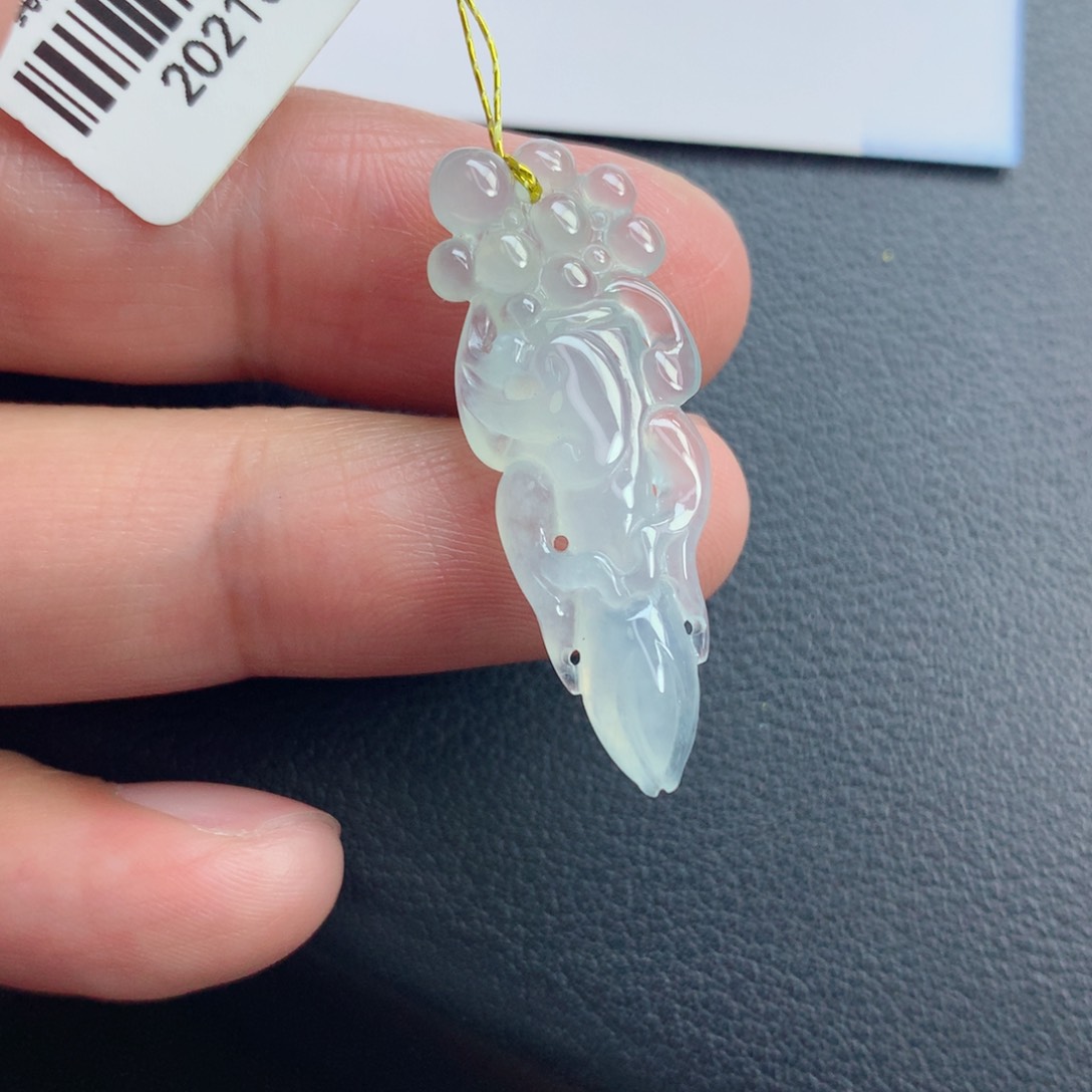 翡翠颈饰未镶嵌人参