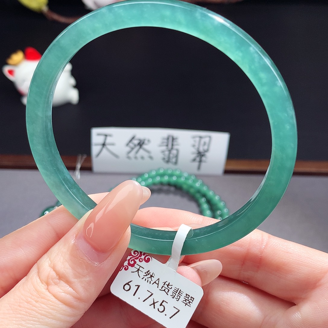翡翠手镯（圆镯）未镶嵌