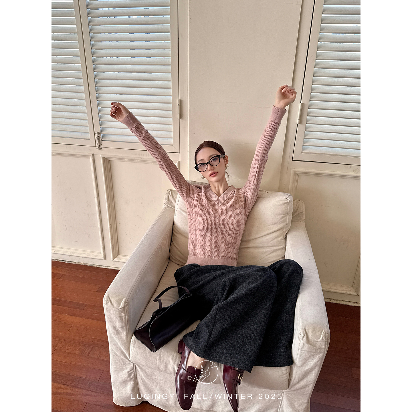 鹭青一原创【司晨】复古羊毛绞花V领修身针织毛衣女L25M9068G