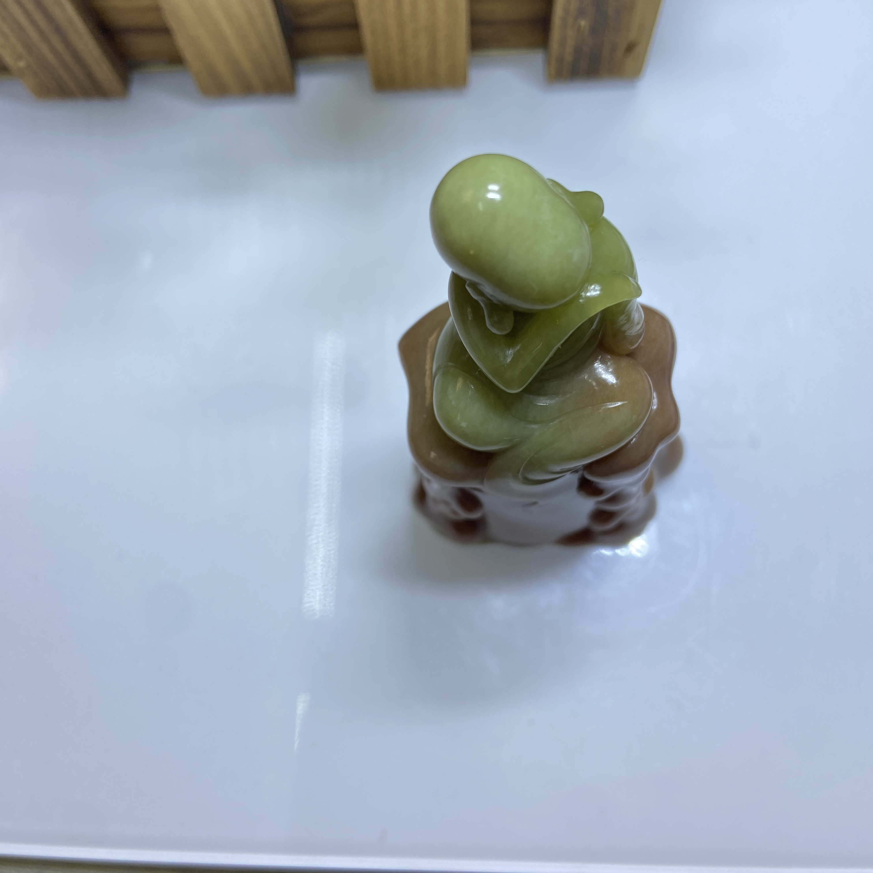 辽阳红花玉无相蜡烛台悟道手把件茶宠桌摆俏色巧雕