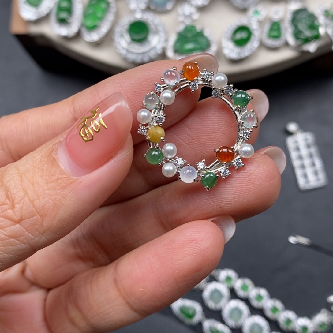 翡翠颈饰未镶嵌翡翠